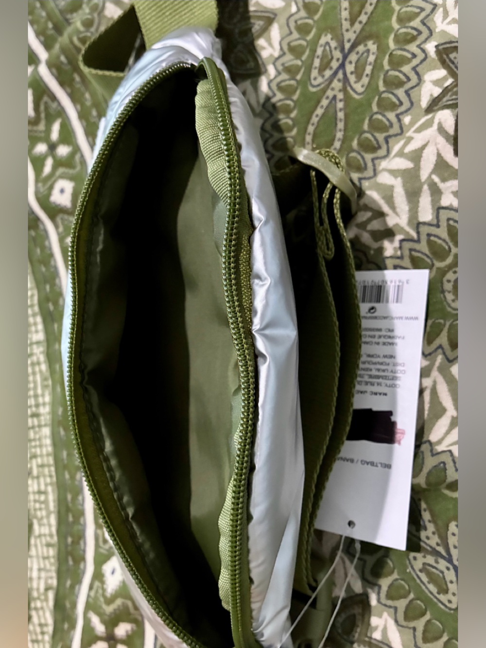 The Perfect Marc Jacobs Metallic Silver Quilted Belt Bag. NWT. Green adjust belt - Picture 9 of 13